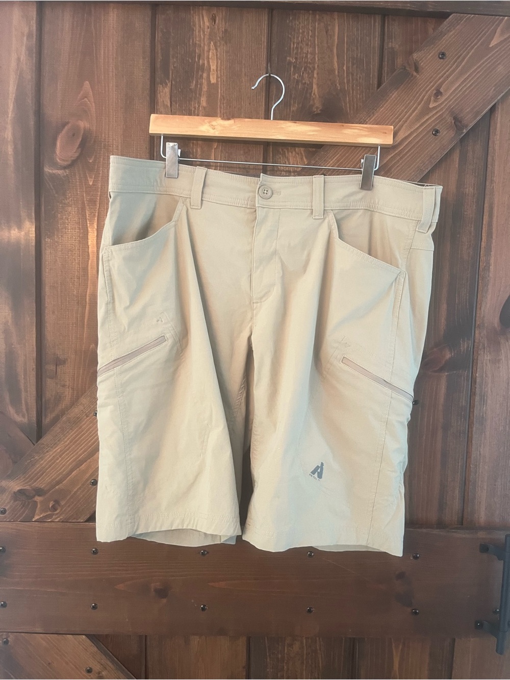 Eddie Bauer Men's Tan Outdoor Cargo Hybrid Shorts